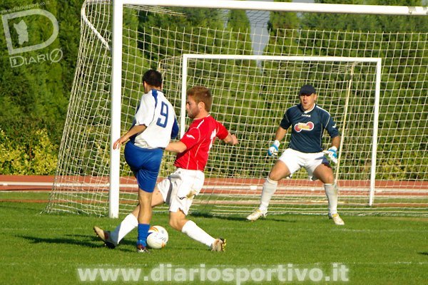 Capoterra-Barisardo 0-1, Stefano Catte blocca il tiro di Arialdo Angioni